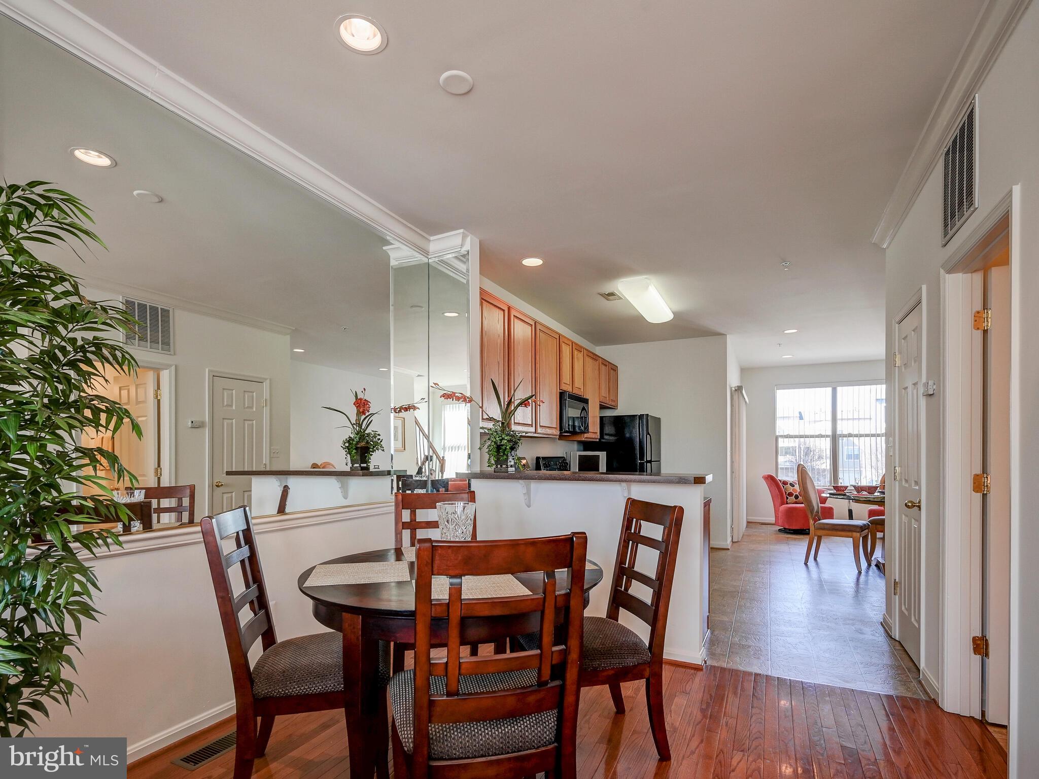 ALBEMARLE SQUARE - Residential