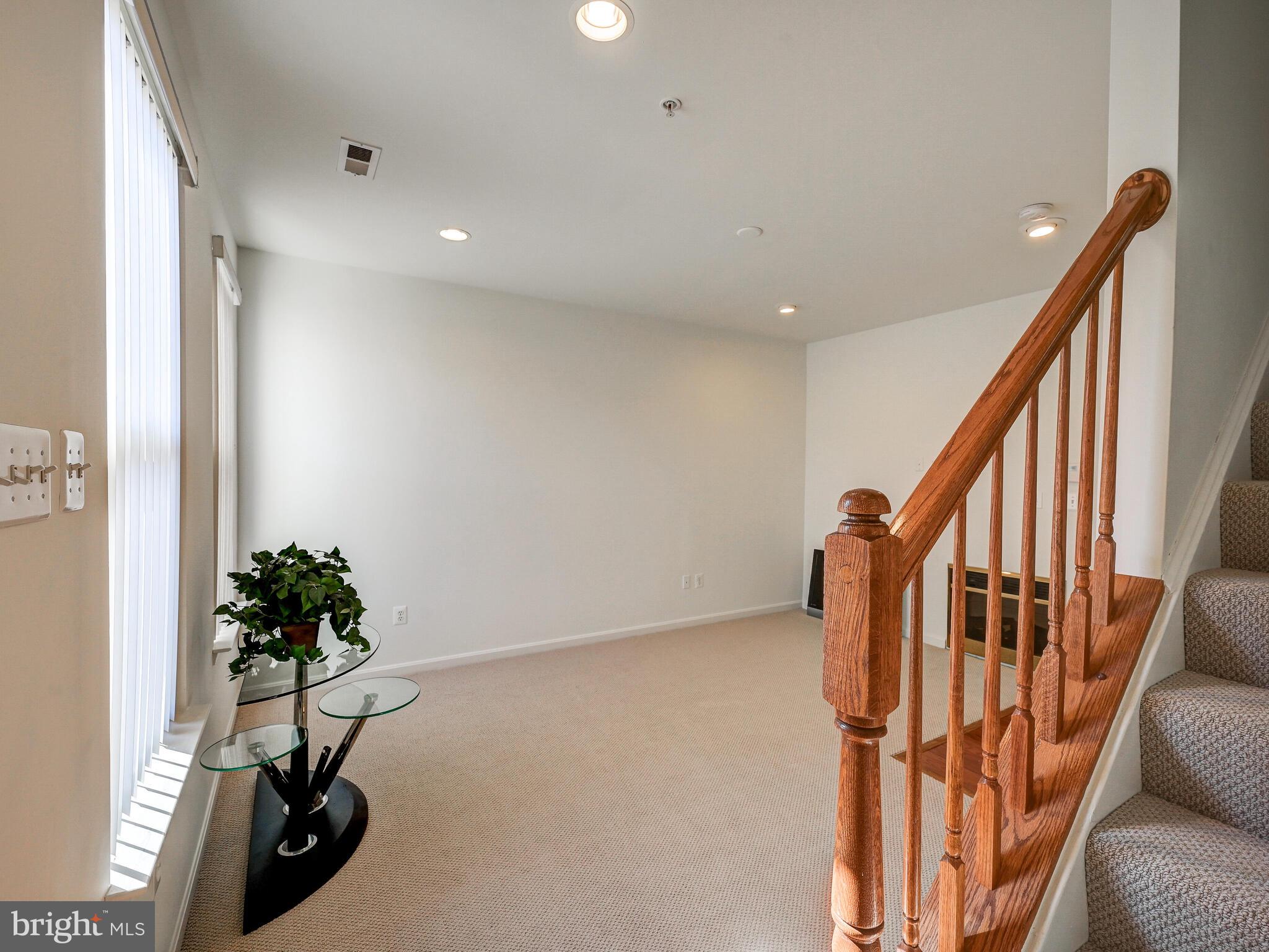 ALBEMARLE SQUARE - Residential