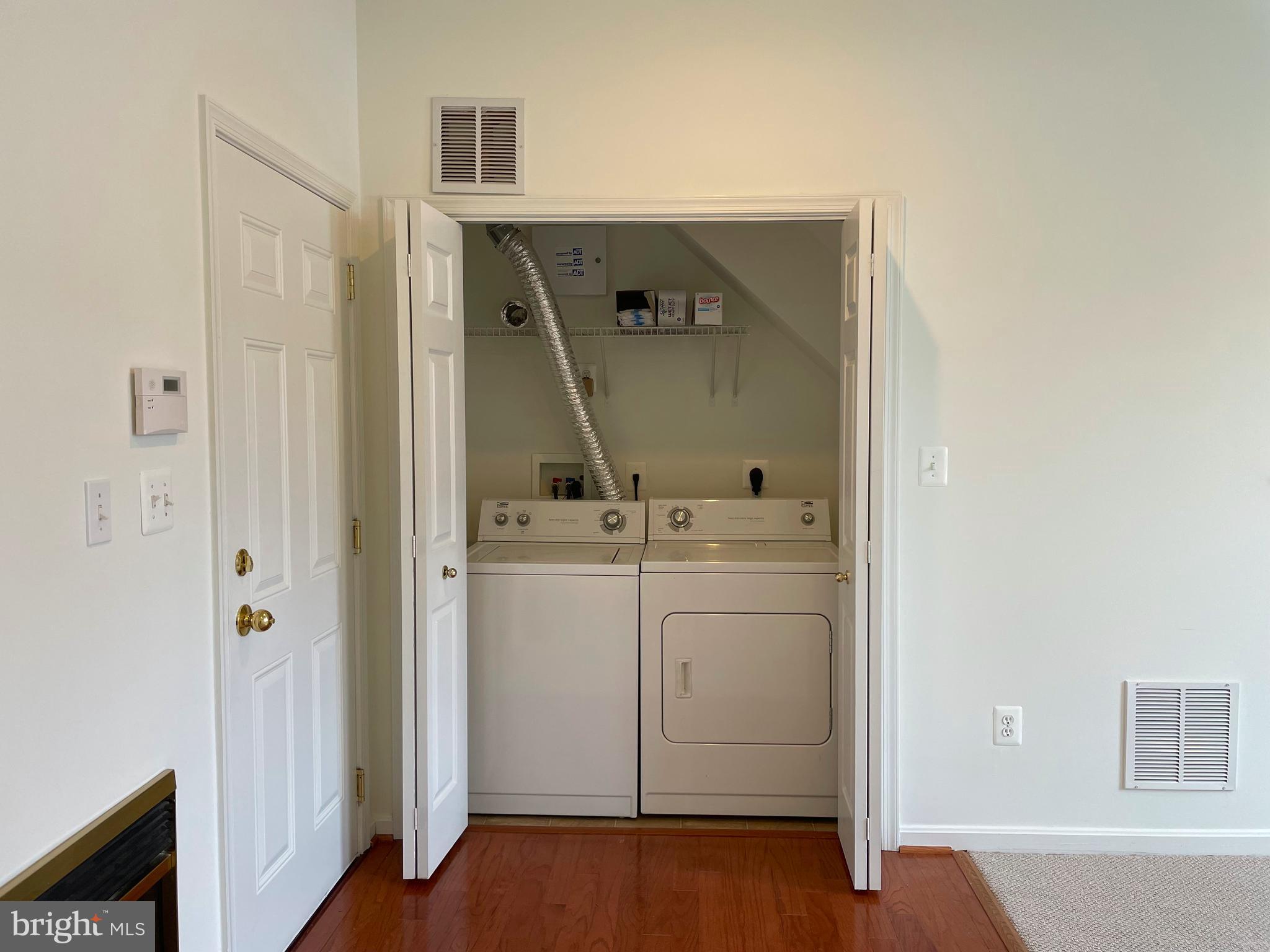 ALBEMARLE SQUARE - Residential