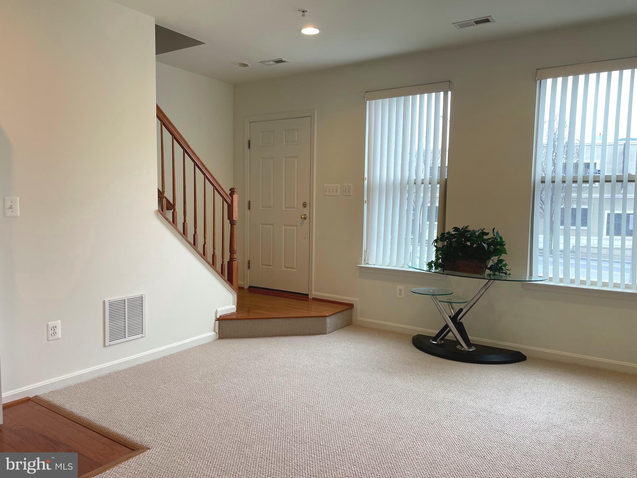 ALBEMARLE SQUARE - Residential