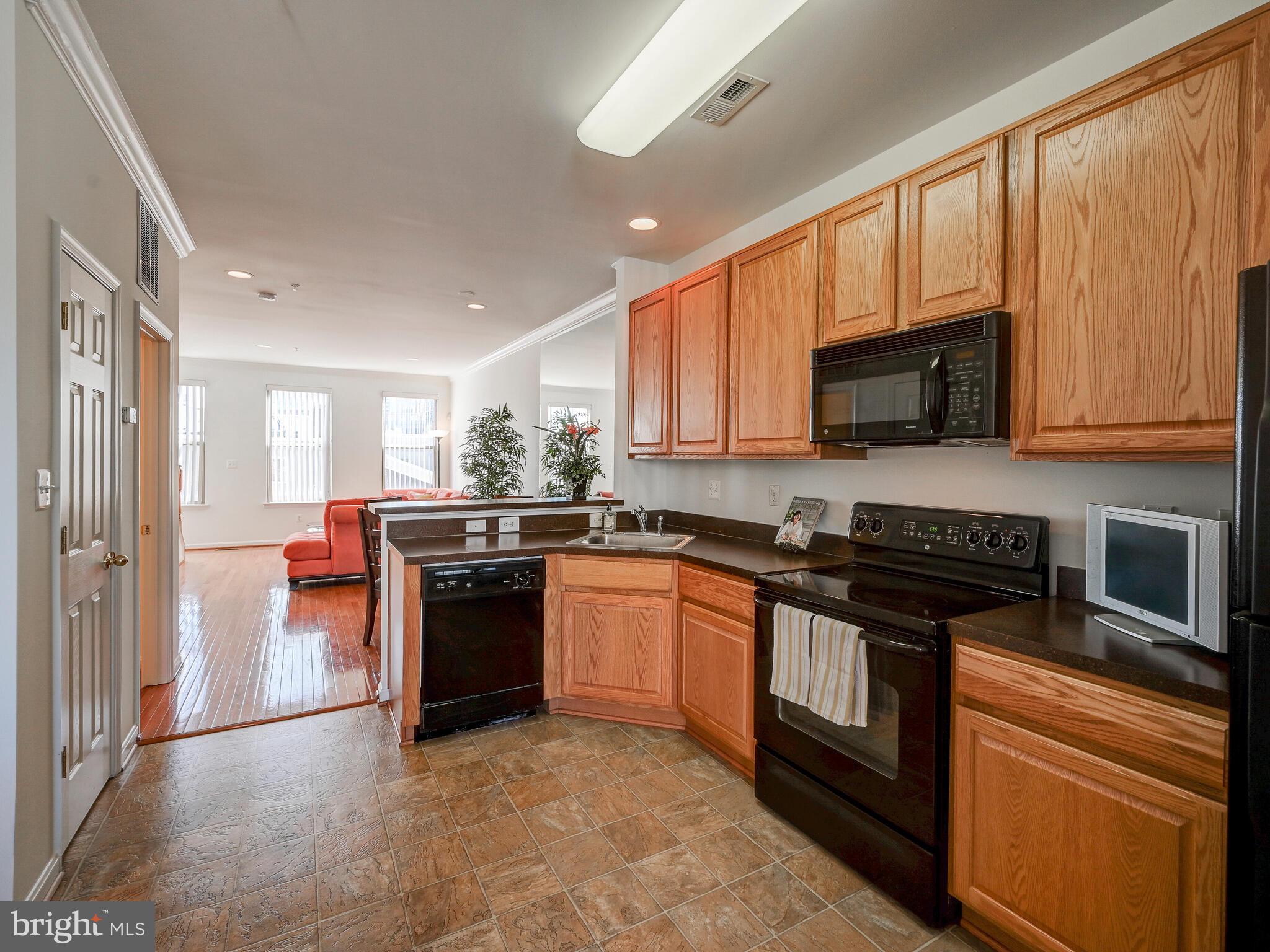 ALBEMARLE SQUARE - Residential