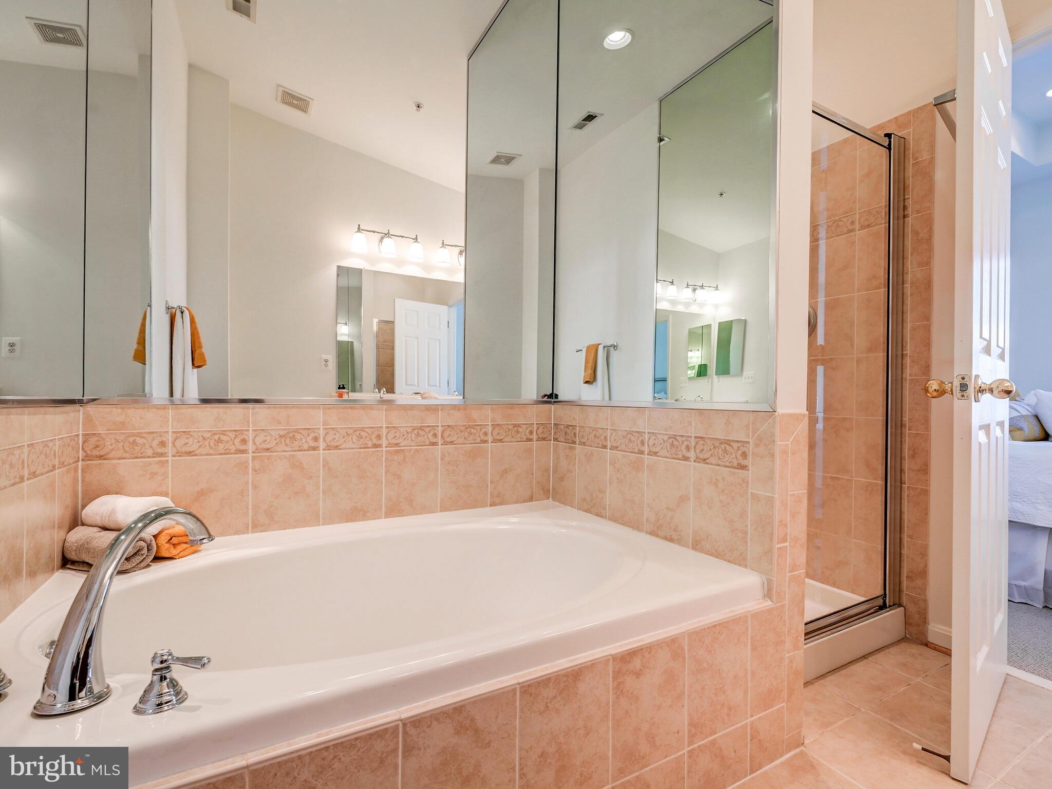 ALBEMARLE SQUARE - Residential