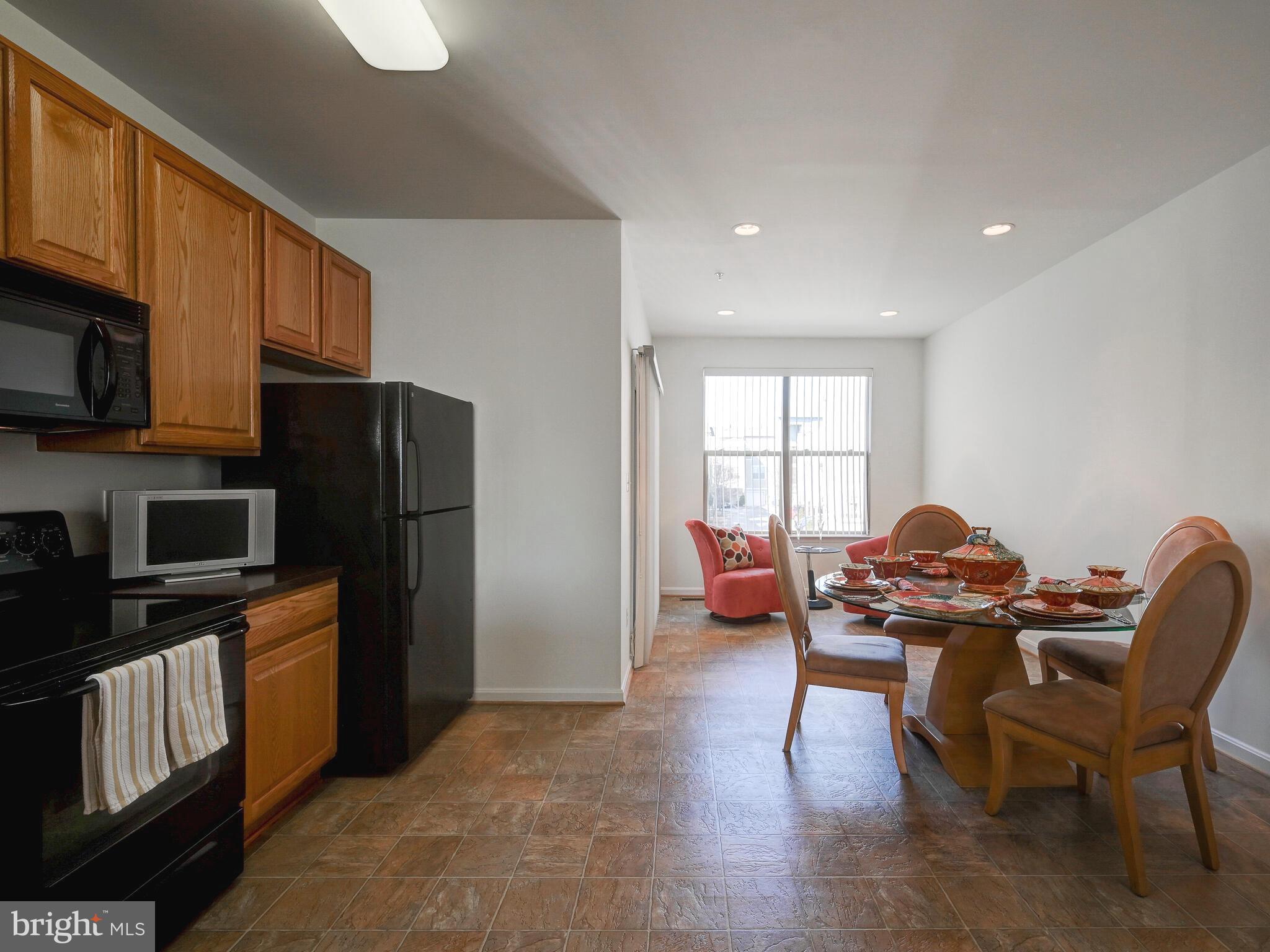 ALBEMARLE SQUARE - Residential