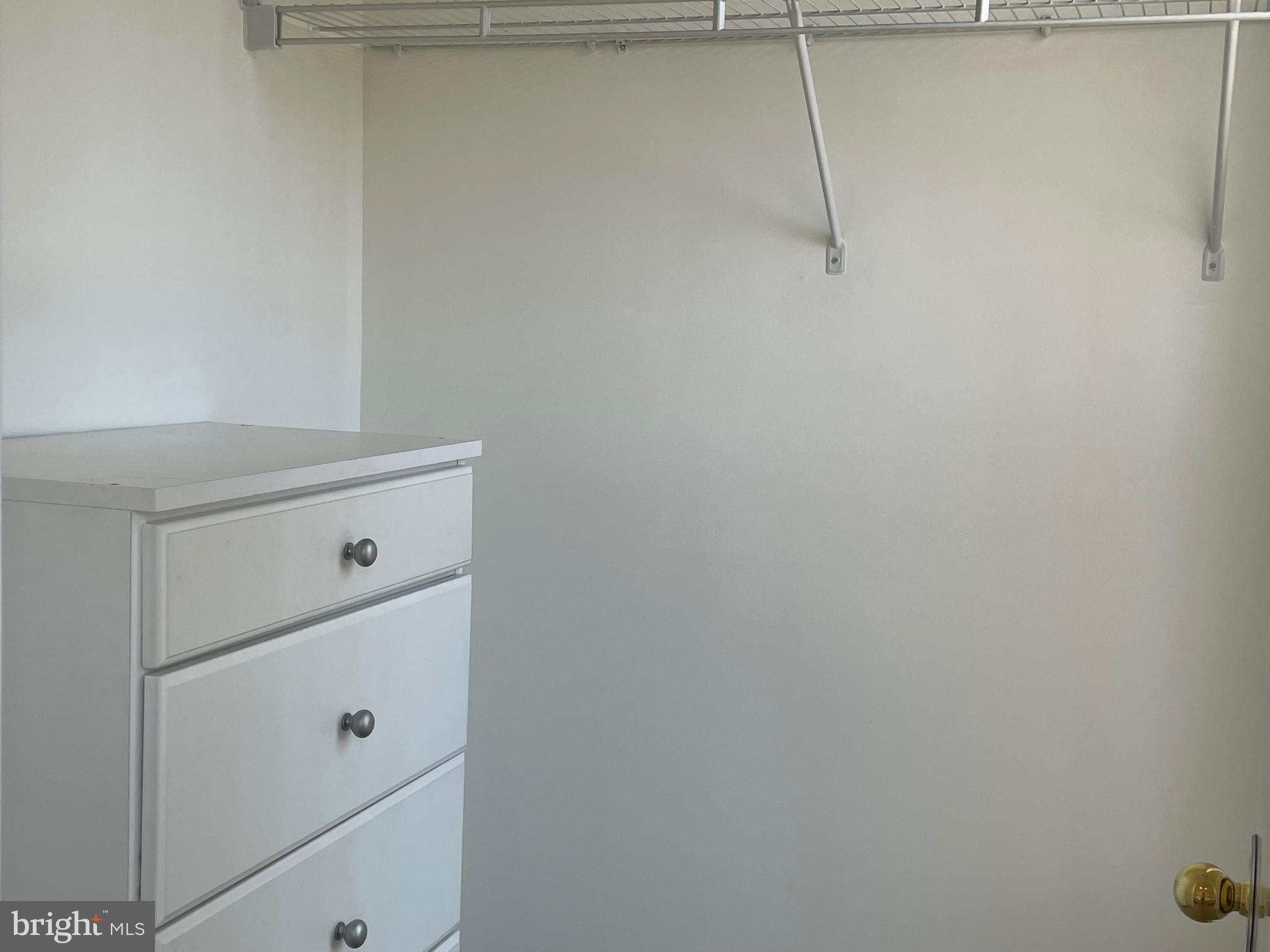 ALBEMARLE SQUARE - Residential