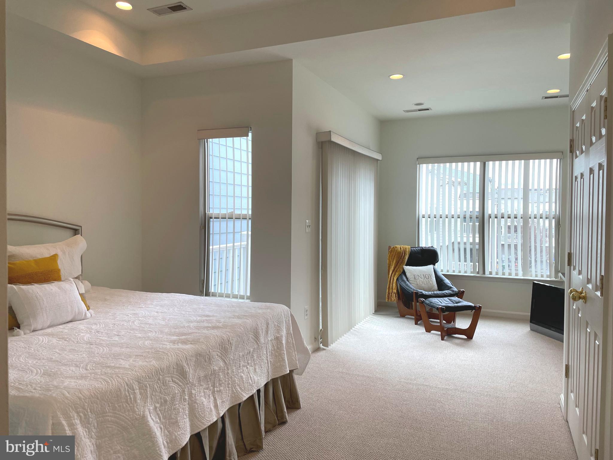 ALBEMARLE SQUARE - Residential