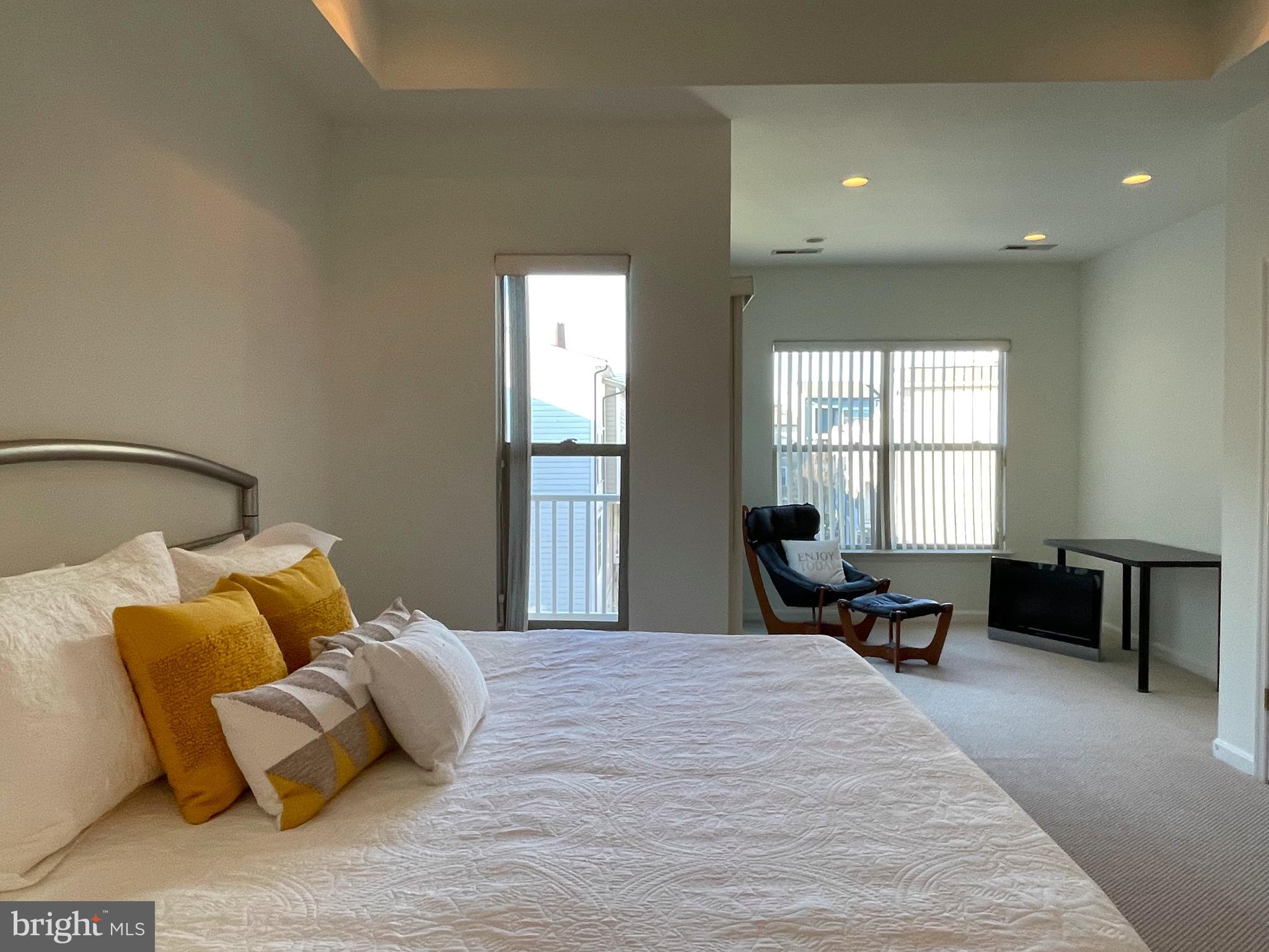 ALBEMARLE SQUARE - Residential