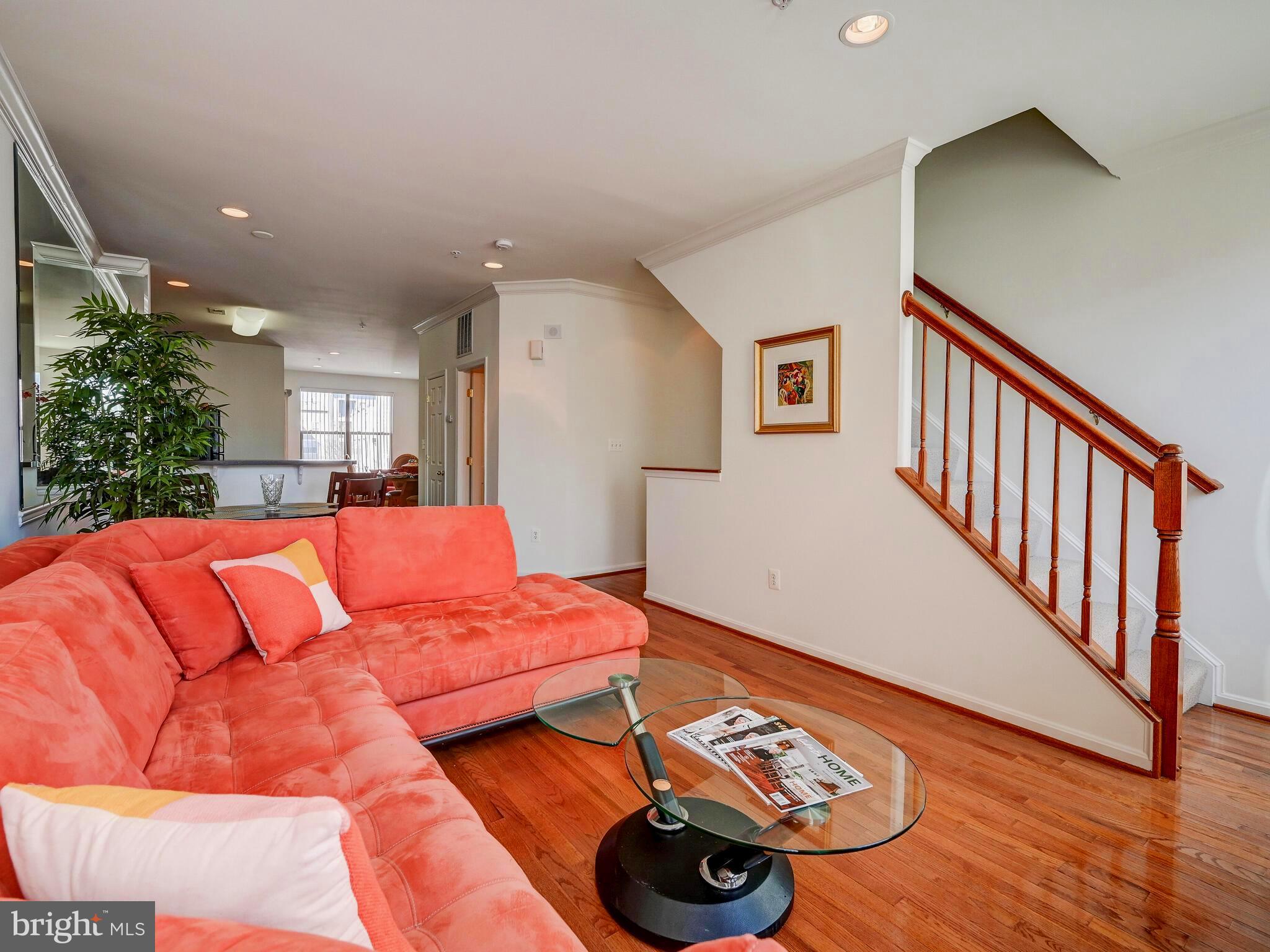 ALBEMARLE SQUARE - Residential