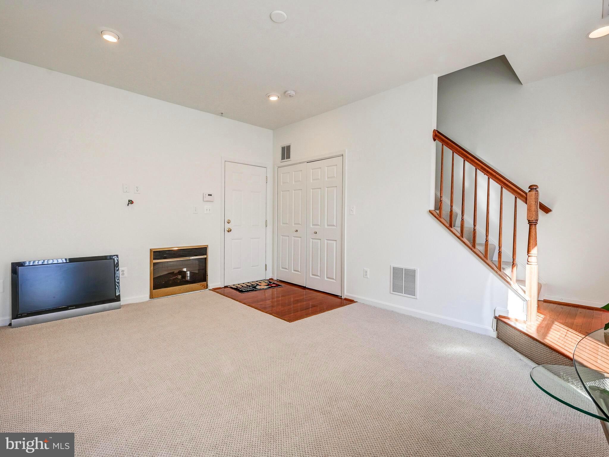 ALBEMARLE SQUARE - Residential