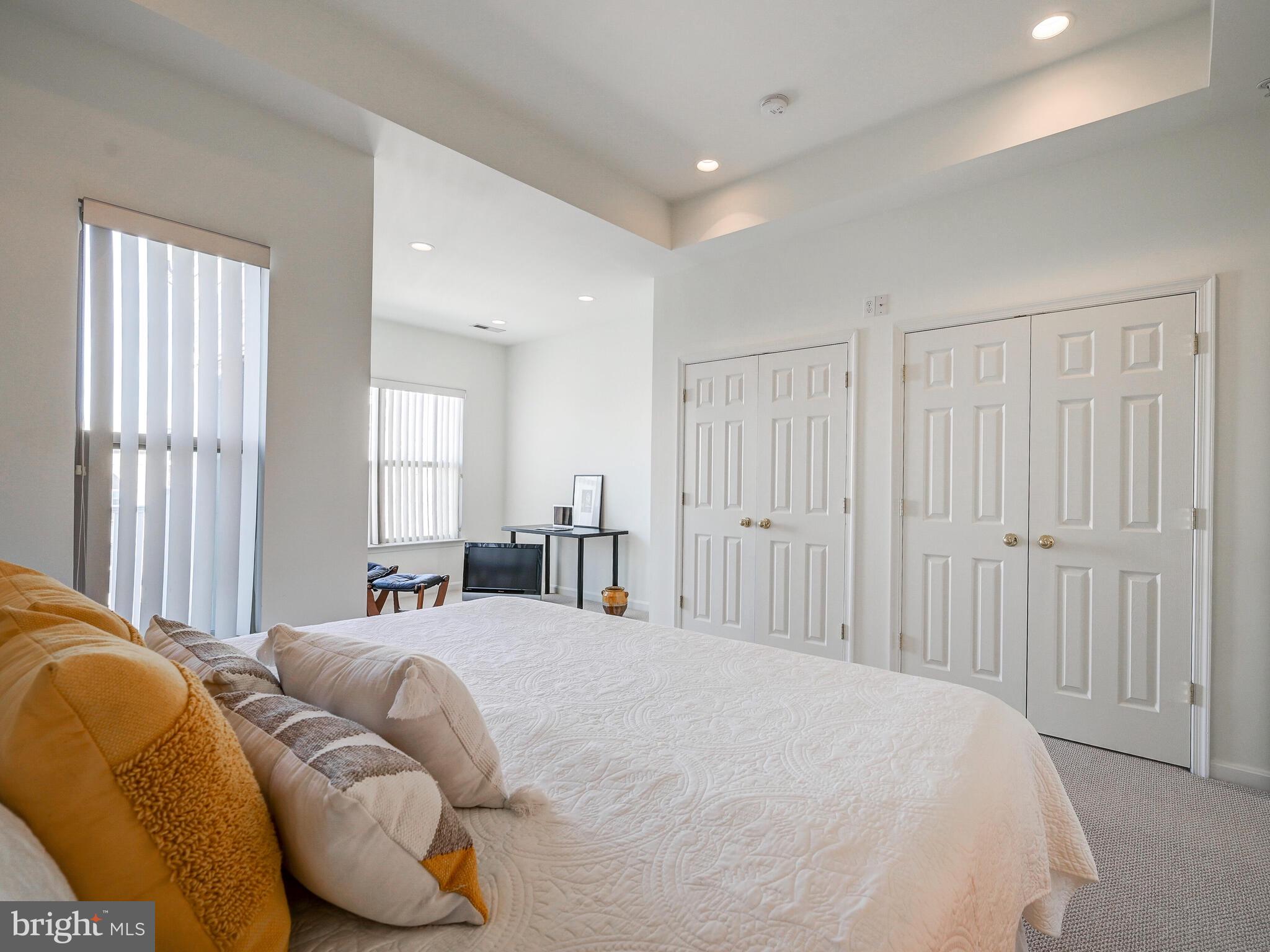 ALBEMARLE SQUARE - Residential