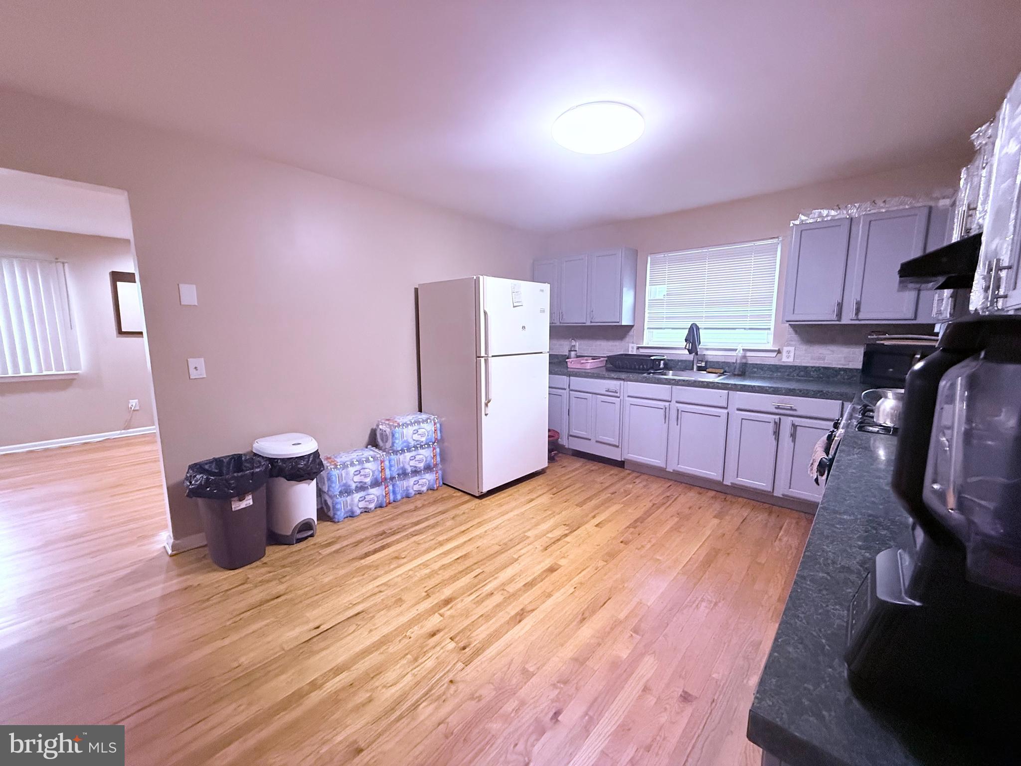 697 JOHNSTONE STREET