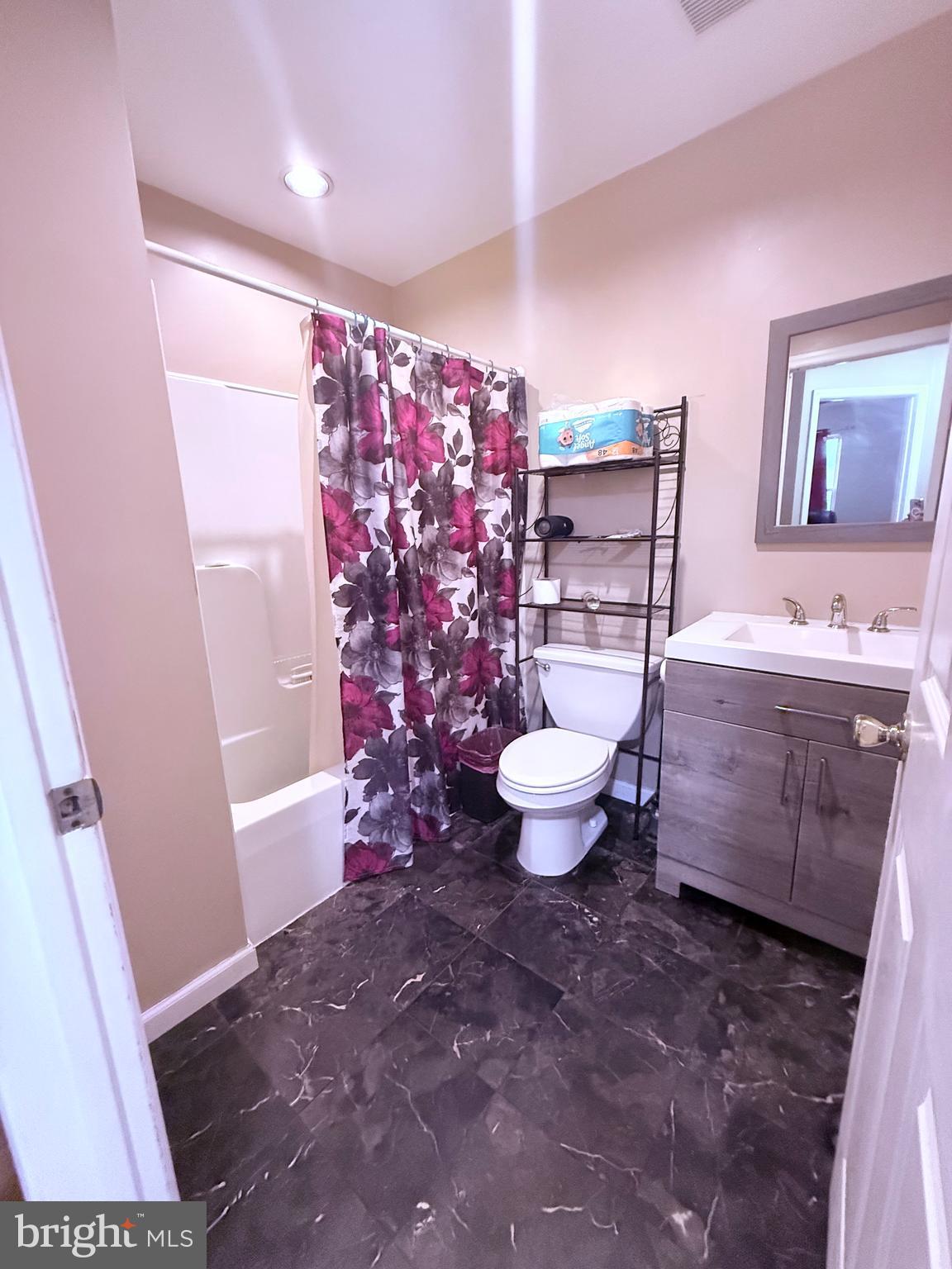 697 JOHNSTONE STREET