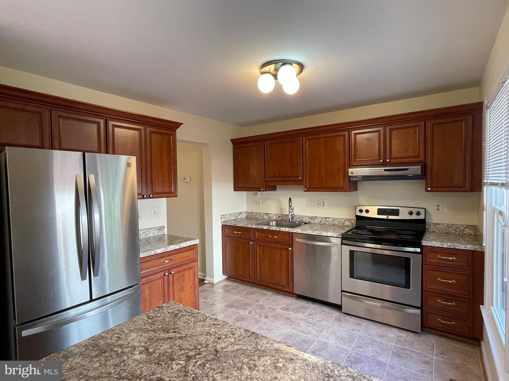 SHADY GROVE VILLAGE - Residential Lease