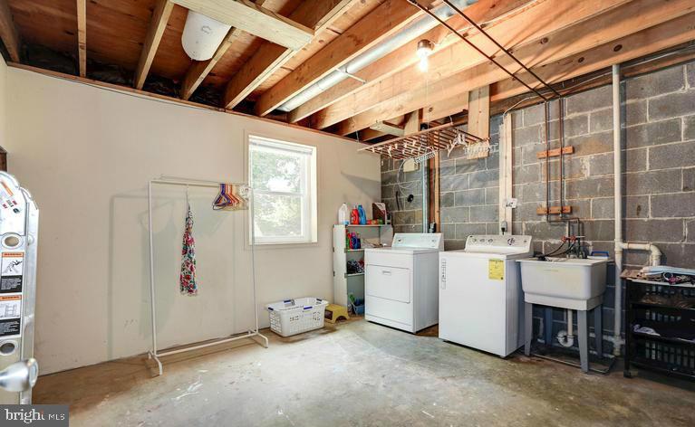 SHADY GROVE VILLAGE - Residential Lease