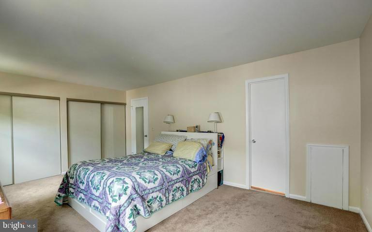 SHADY GROVE VILLAGE - Residential Lease