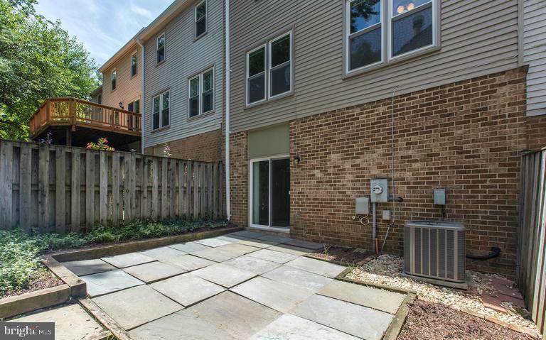 SHADY GROVE VILLAGE - Residential Lease