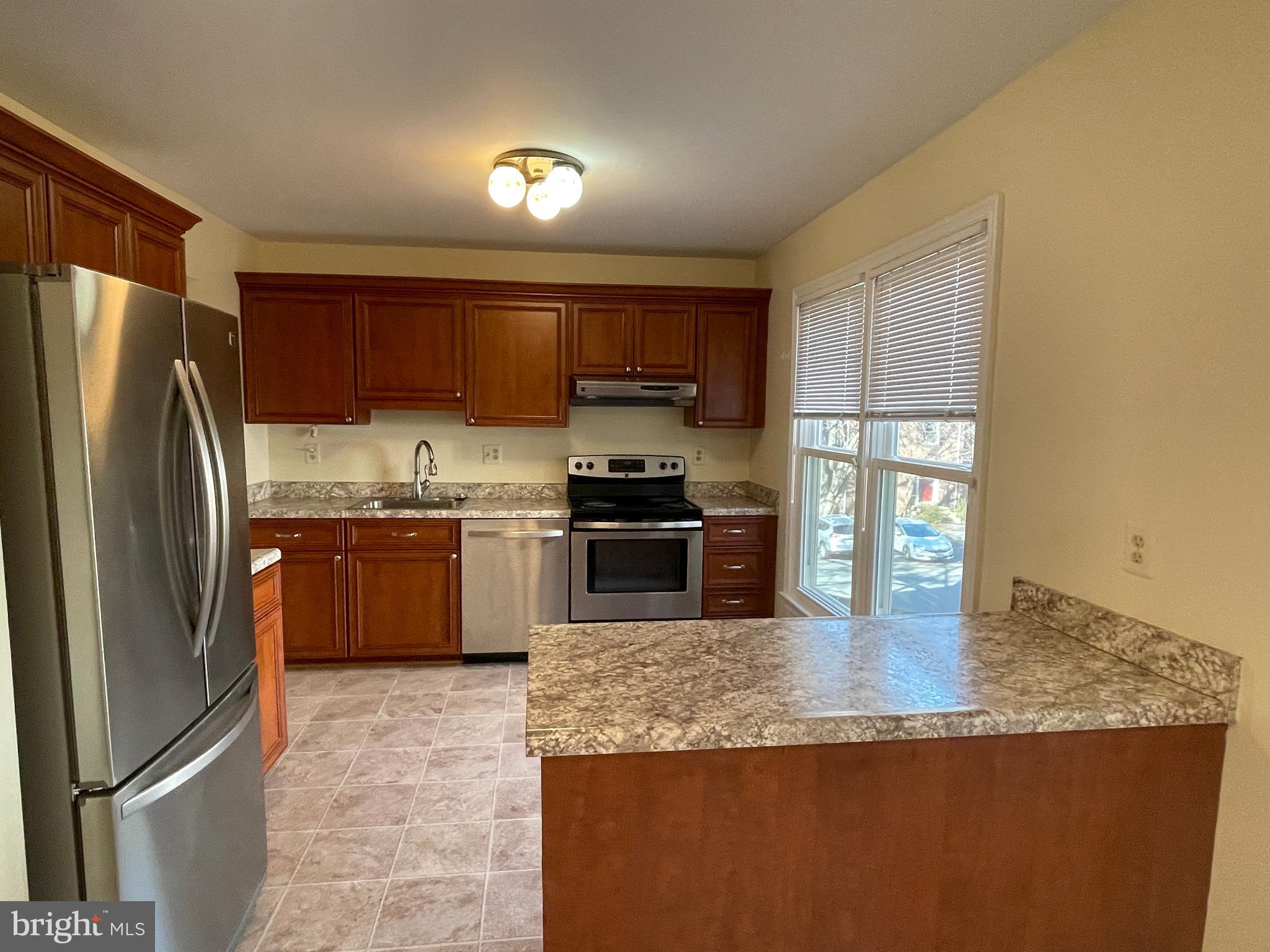 SHADY GROVE VILLAGE - Residential Lease