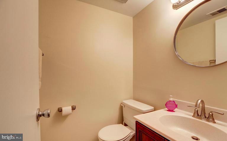 SHADY GROVE VILLAGE - Residential Lease