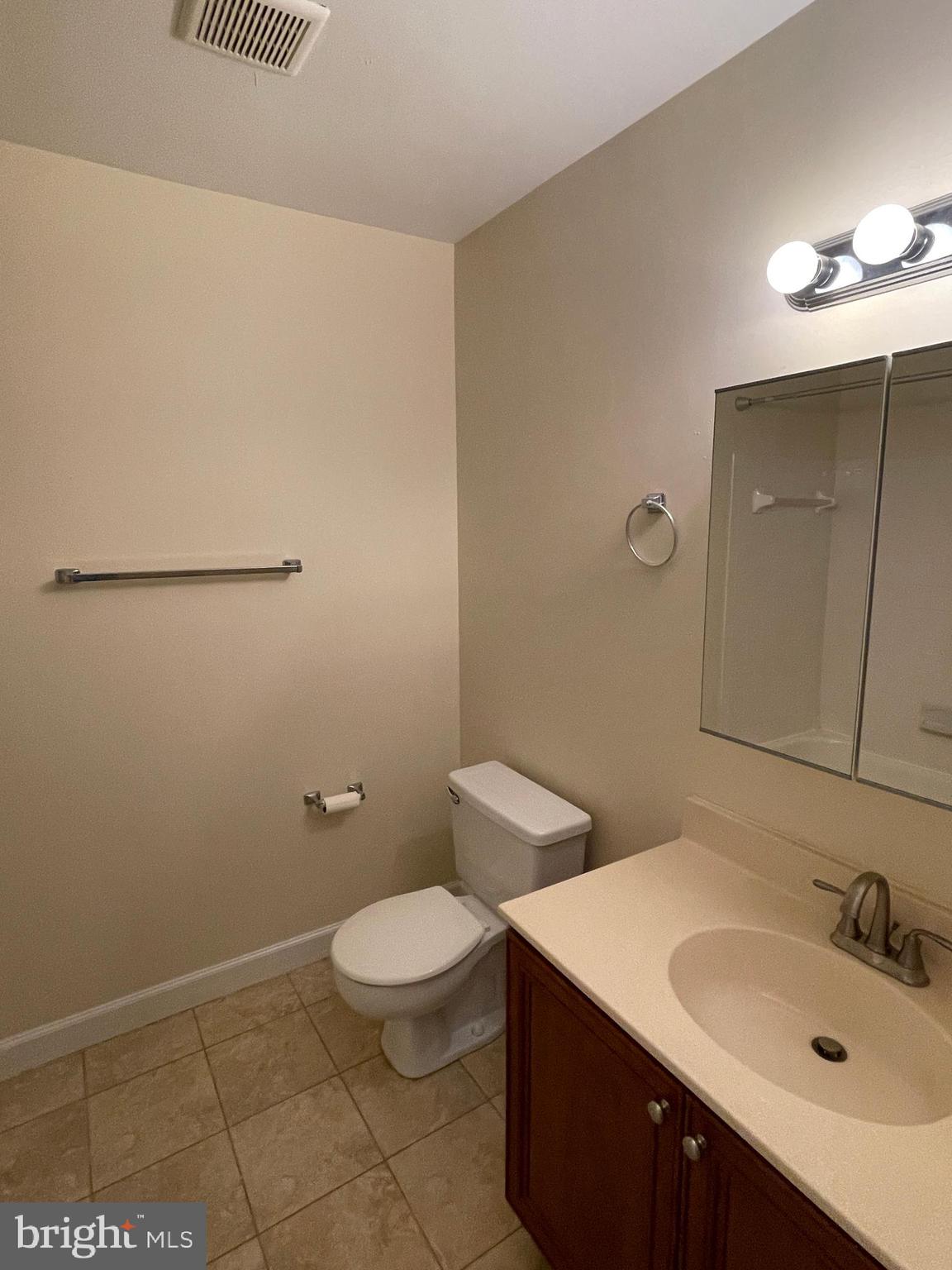 SHADY GROVE VILLAGE - Residential Lease