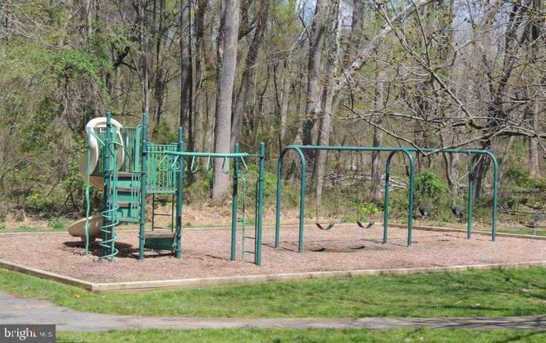 SHADY GROVE VILLAGE - Residential Lease