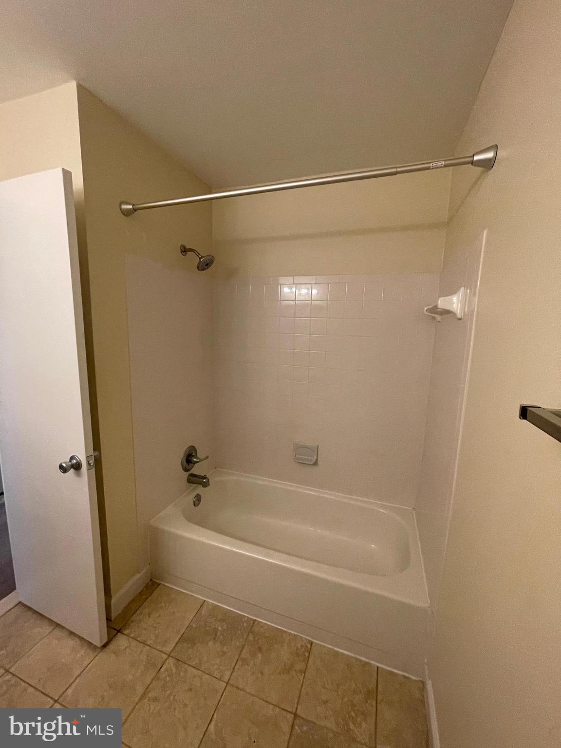 SHADY GROVE VILLAGE - Residential Lease