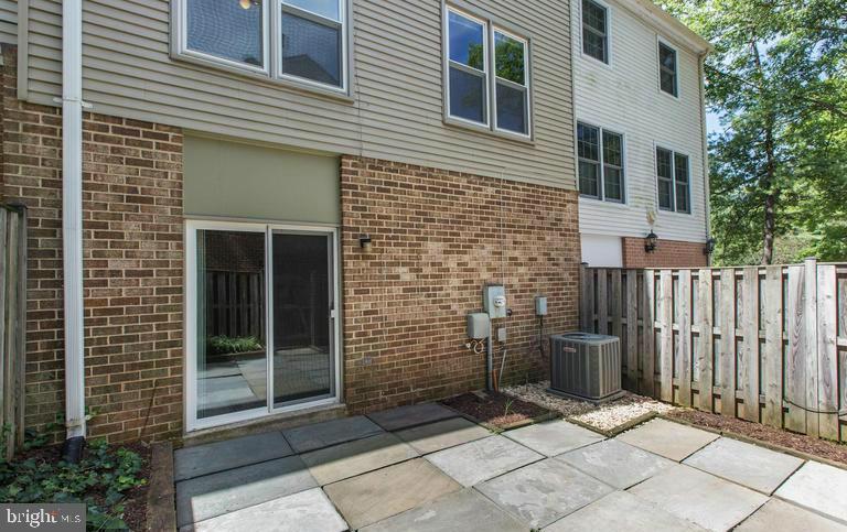 SHADY GROVE VILLAGE - Residential Lease