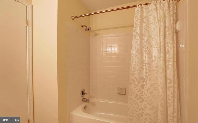 SHADY GROVE VILLAGE - Residential Lease