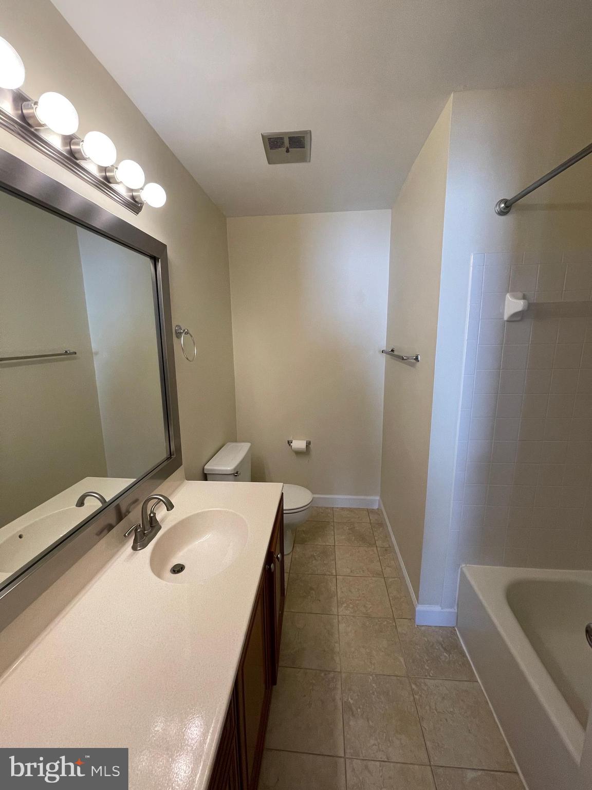 SHADY GROVE VILLAGE - Residential Lease