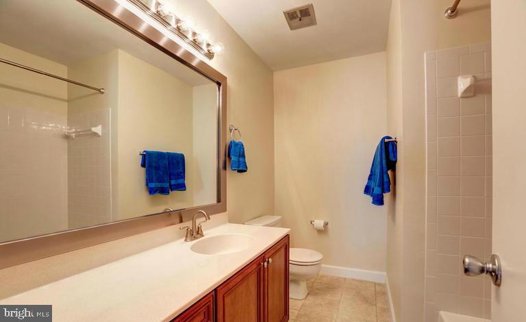 SHADY GROVE VILLAGE - Residential Lease