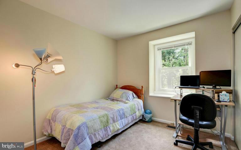 SHADY GROVE VILLAGE - Residential Lease