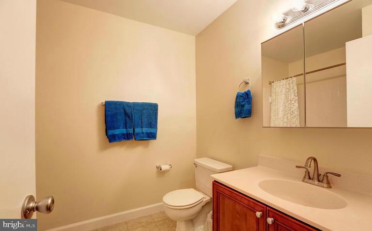 SHADY GROVE VILLAGE - Residential Lease