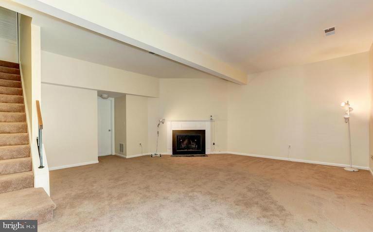 SHADY GROVE VILLAGE - Residential Lease