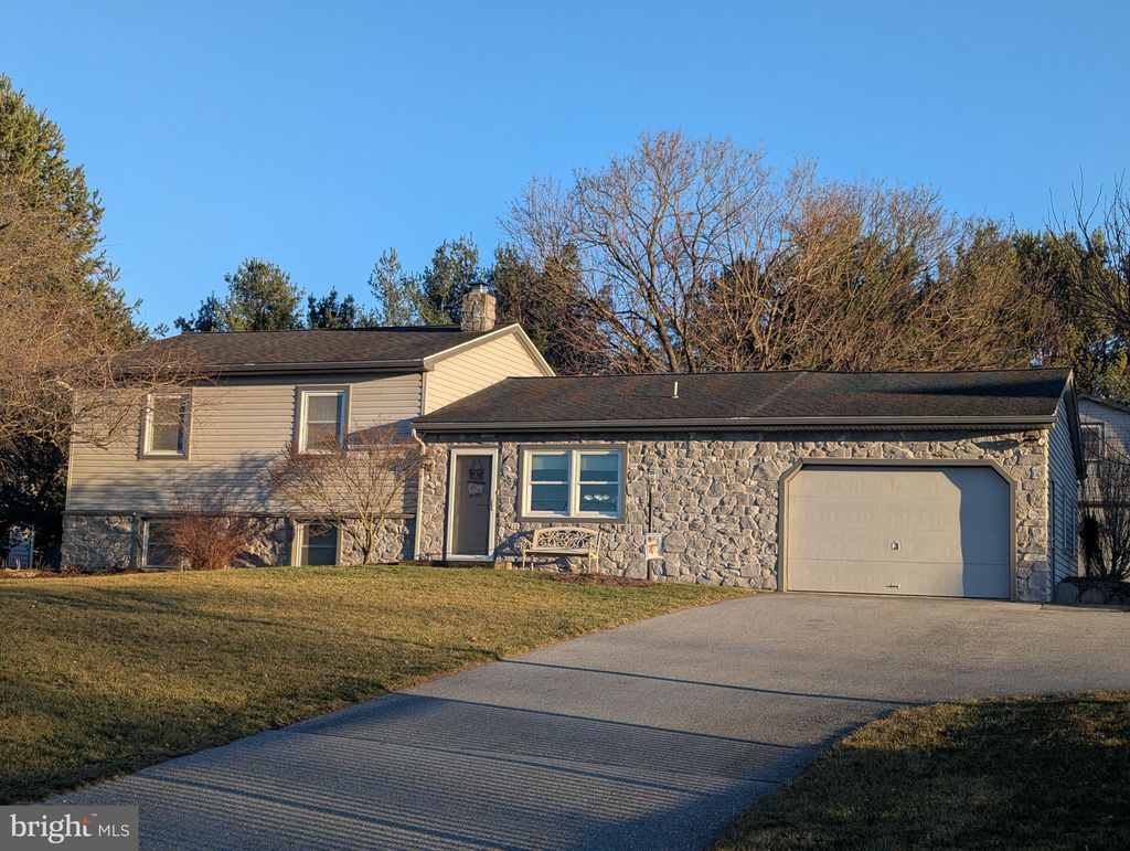 Photo of 7987 Elizabethtown Rd, ELIZABETHTOWN, PA 17022 (MLS # PALA2084648)