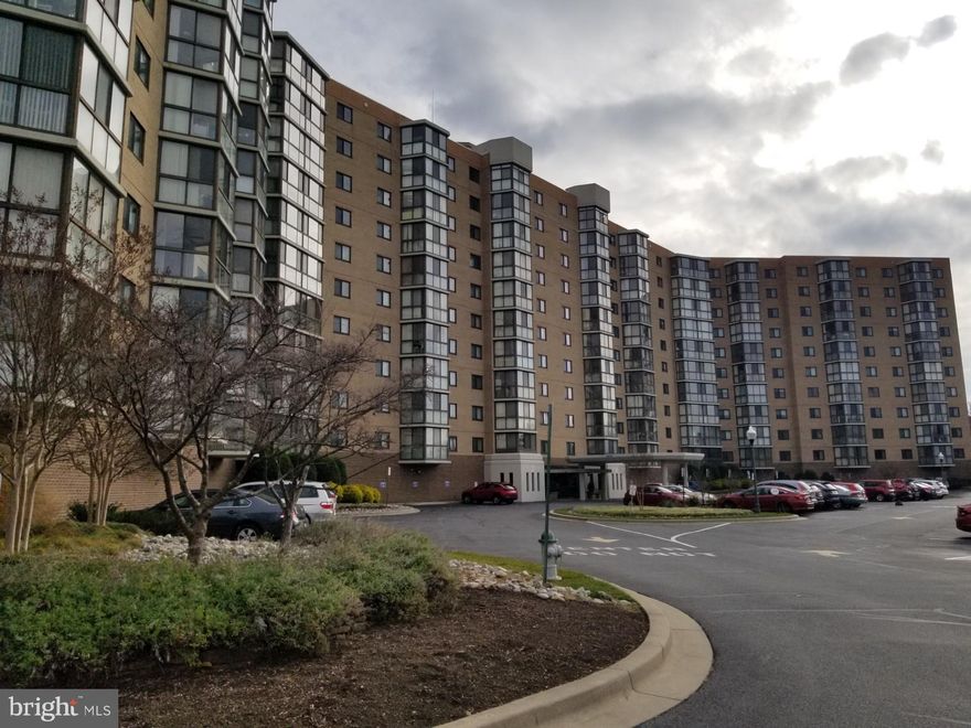 Bright top floor unit overlooking the golf course.  1 full bedroom and 1 full bathroom. 
Custom built-ins in bedroom.  Available for immediate move-in! This serene, well-maintained 1bd/1ba, top floor unit enjoys a private, rear view frequented by wildlife and overlooks Leisure World’s golf course Upon entry into #5-1003, you’ll be greeted by the gorgeous, 180-degree, panoramic sunroom where you can enjoy the outdoors while being sheltered from the elements year-round. The spacious kitchen has been upgraded with new, premium appliance (dishwasher, range, oven, fridge w/ ice maker, and washer/dryer).
 Leisure World is a gated, 55+ active adult living community with resort-style amenities (woodworking studio, recreation centers, hiking paths, tennis courts, pools, etc) and its own on-site shuttle to nearby grocery store, restaurants, shopping, and public transportation. The 610-acre community is conveniently located 10 miles north of Washington DC,