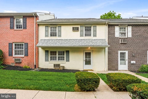 Townhouse For Rent - 1110 Wayne Avenue<br/> Chester County, COATESVILLE, PA 19320