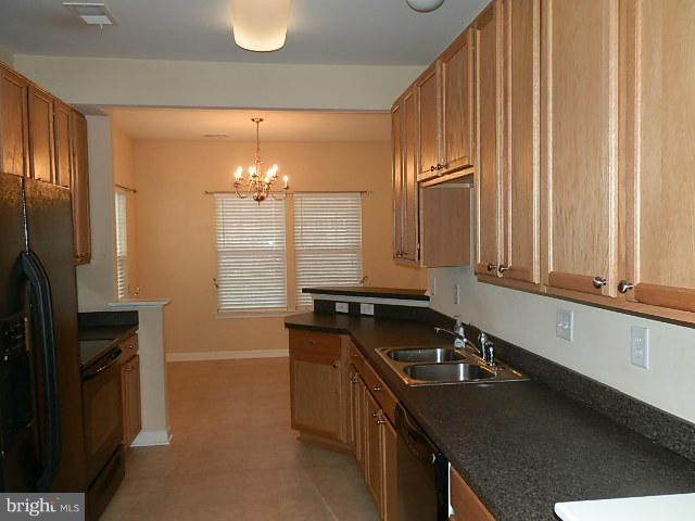 VILLAS AT SYCAMORE SQ - Residential