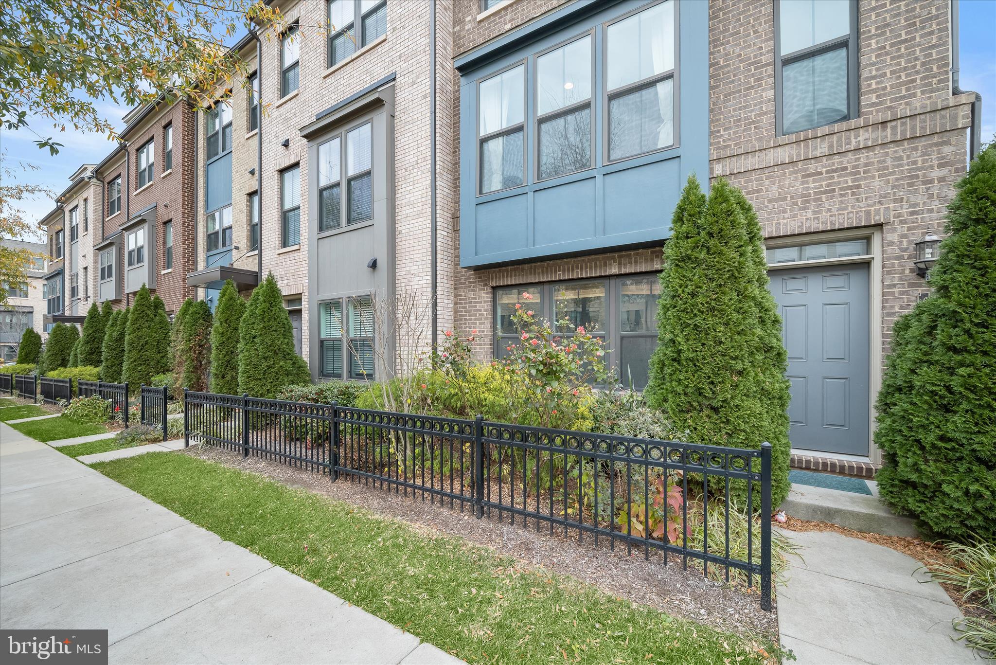 RIVERDALE PARK STATION - Residential