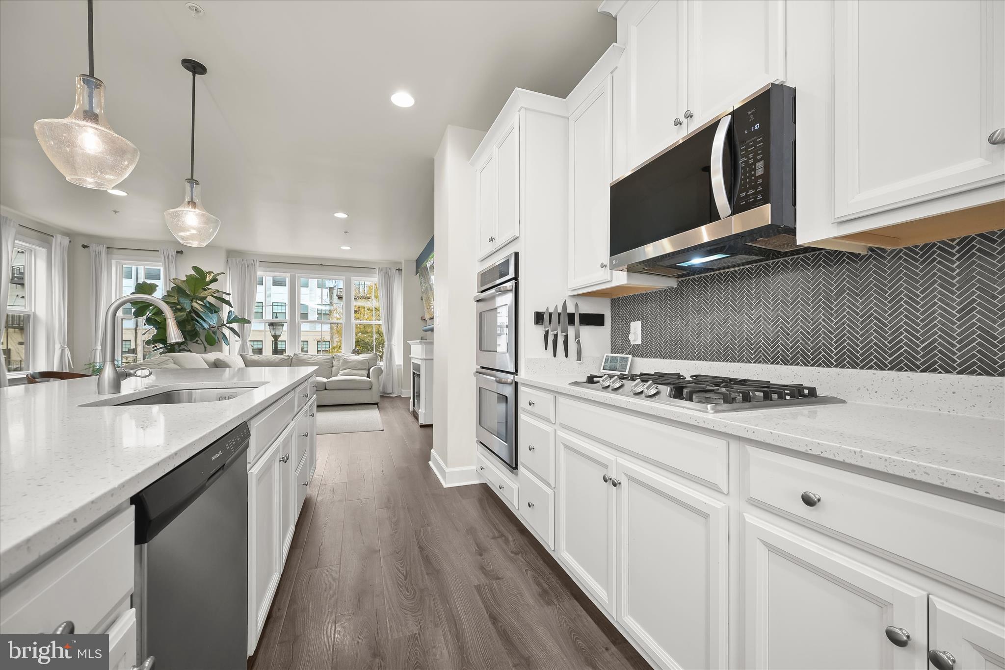 RIVERDALE PARK STATION - Residential