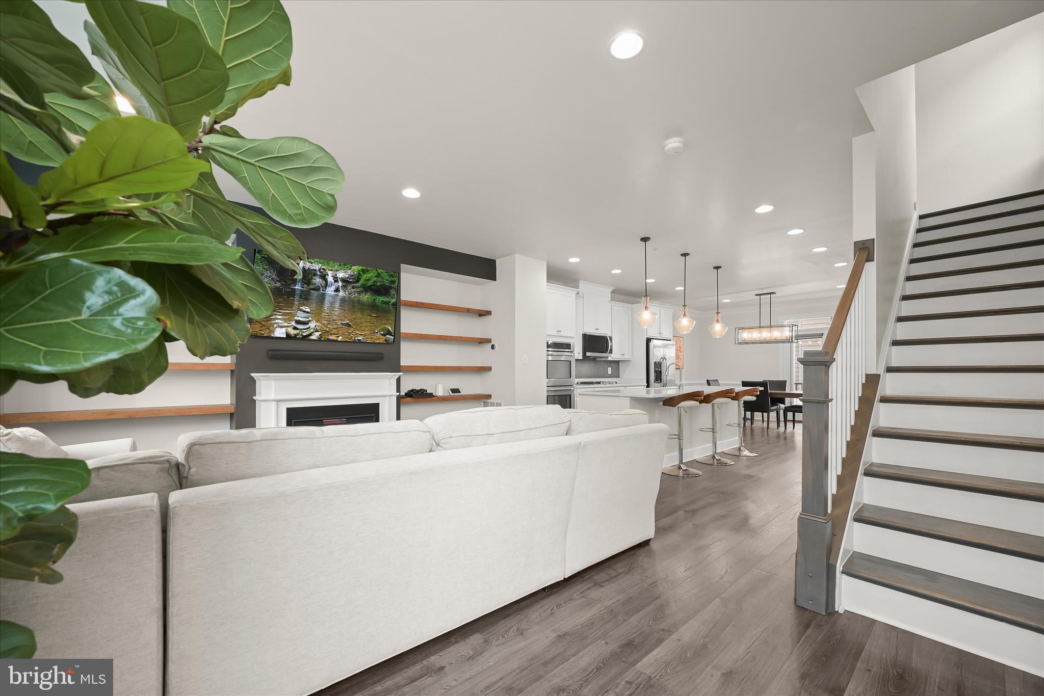 RIVERDALE PARK STATION - Residential