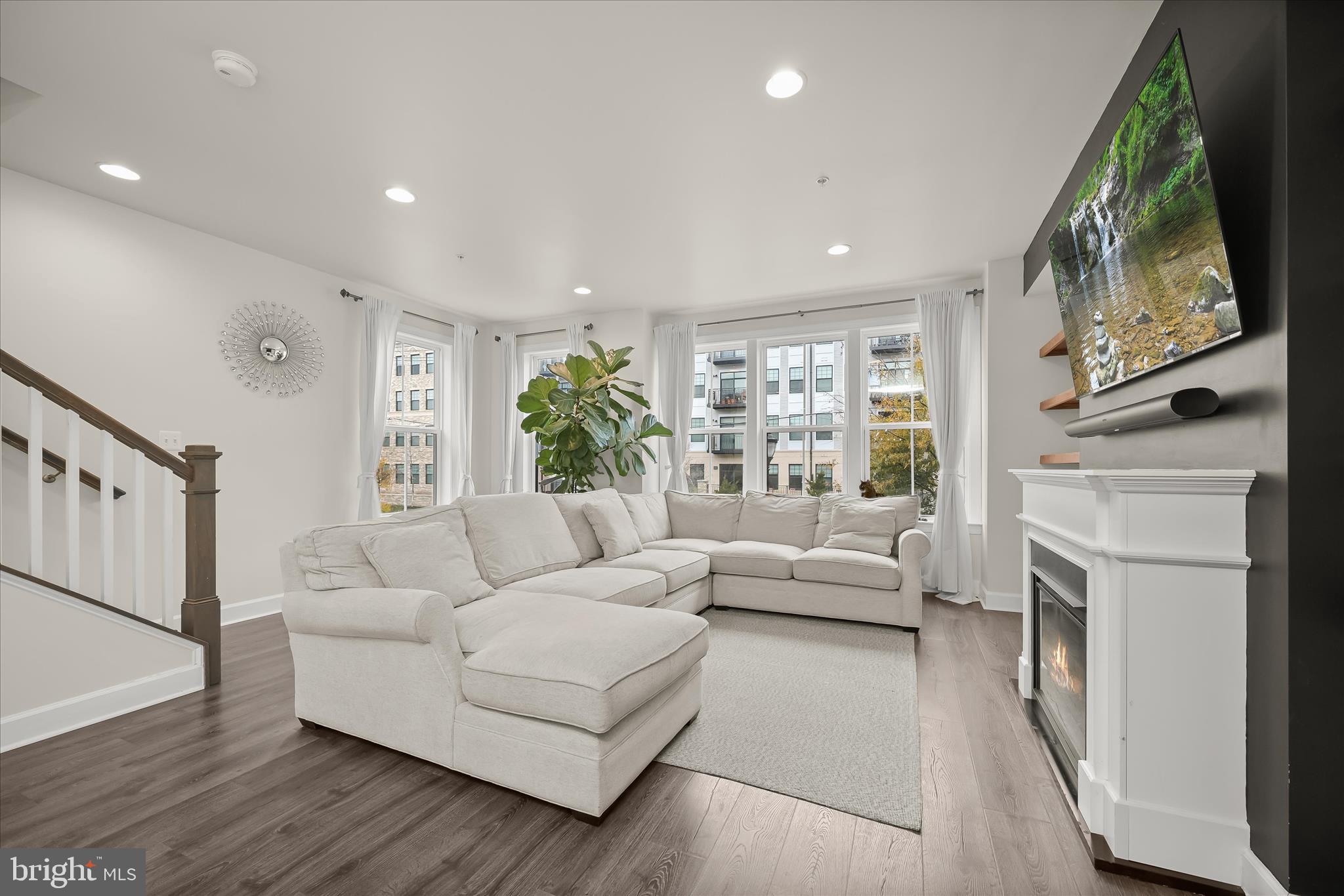 RIVERDALE PARK STATION - Residential