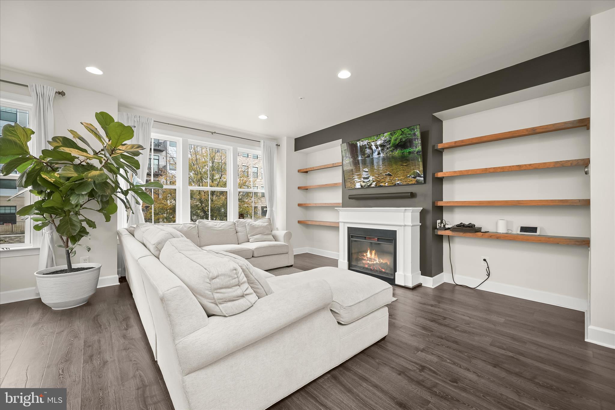 RIVERDALE PARK STATION - Residential