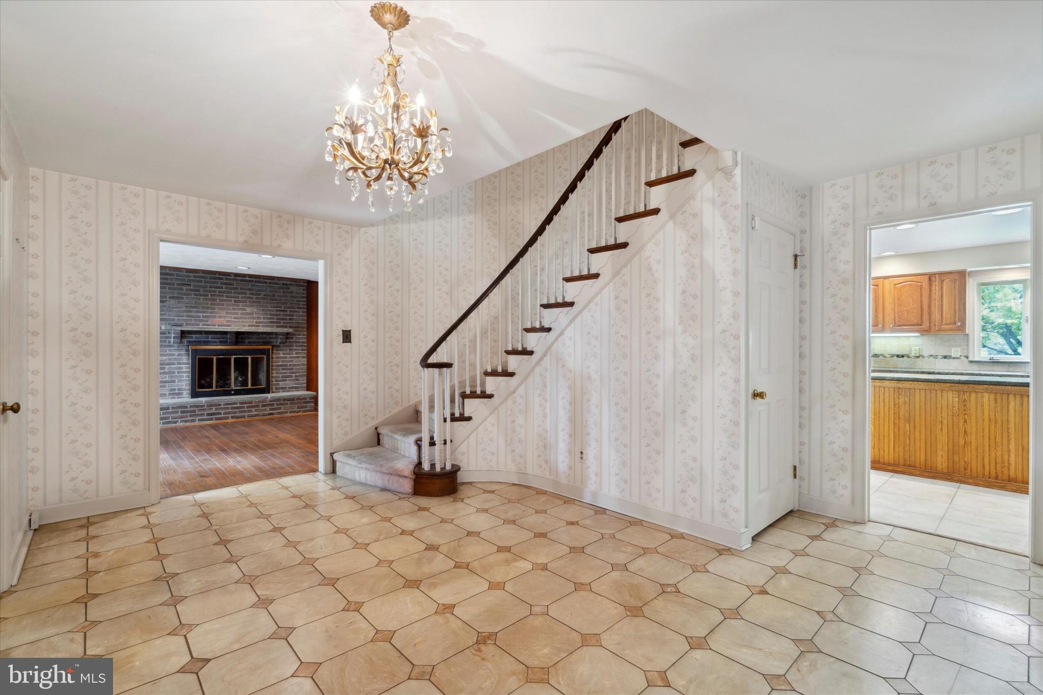 GLADWYNE - Residential