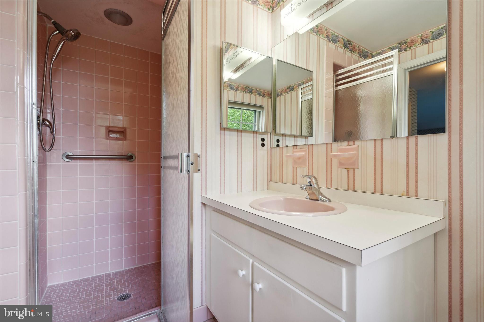 GLADWYNE - Residential