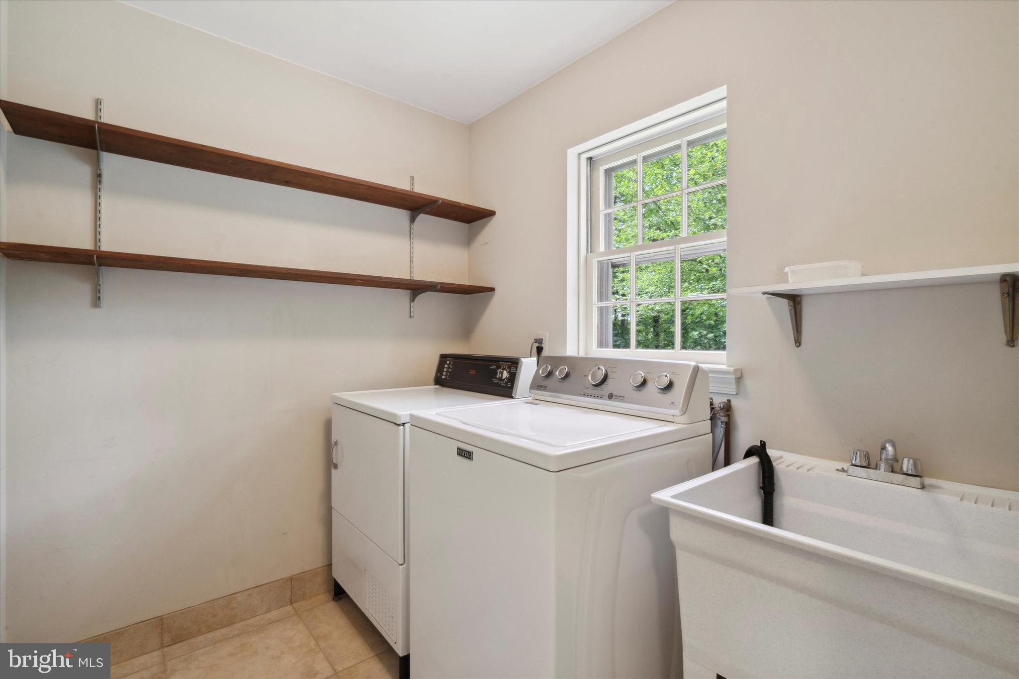 GLADWYNE - Residential