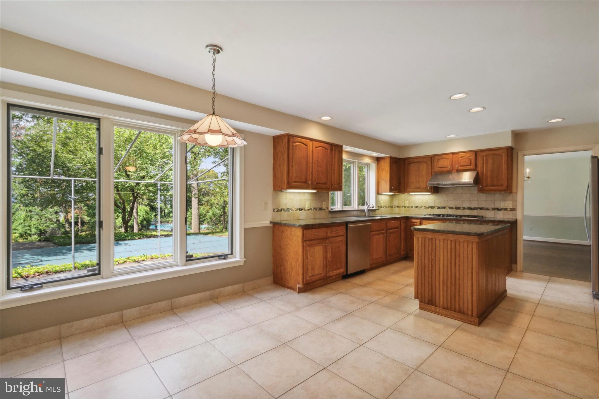 GLADWYNE - Residential