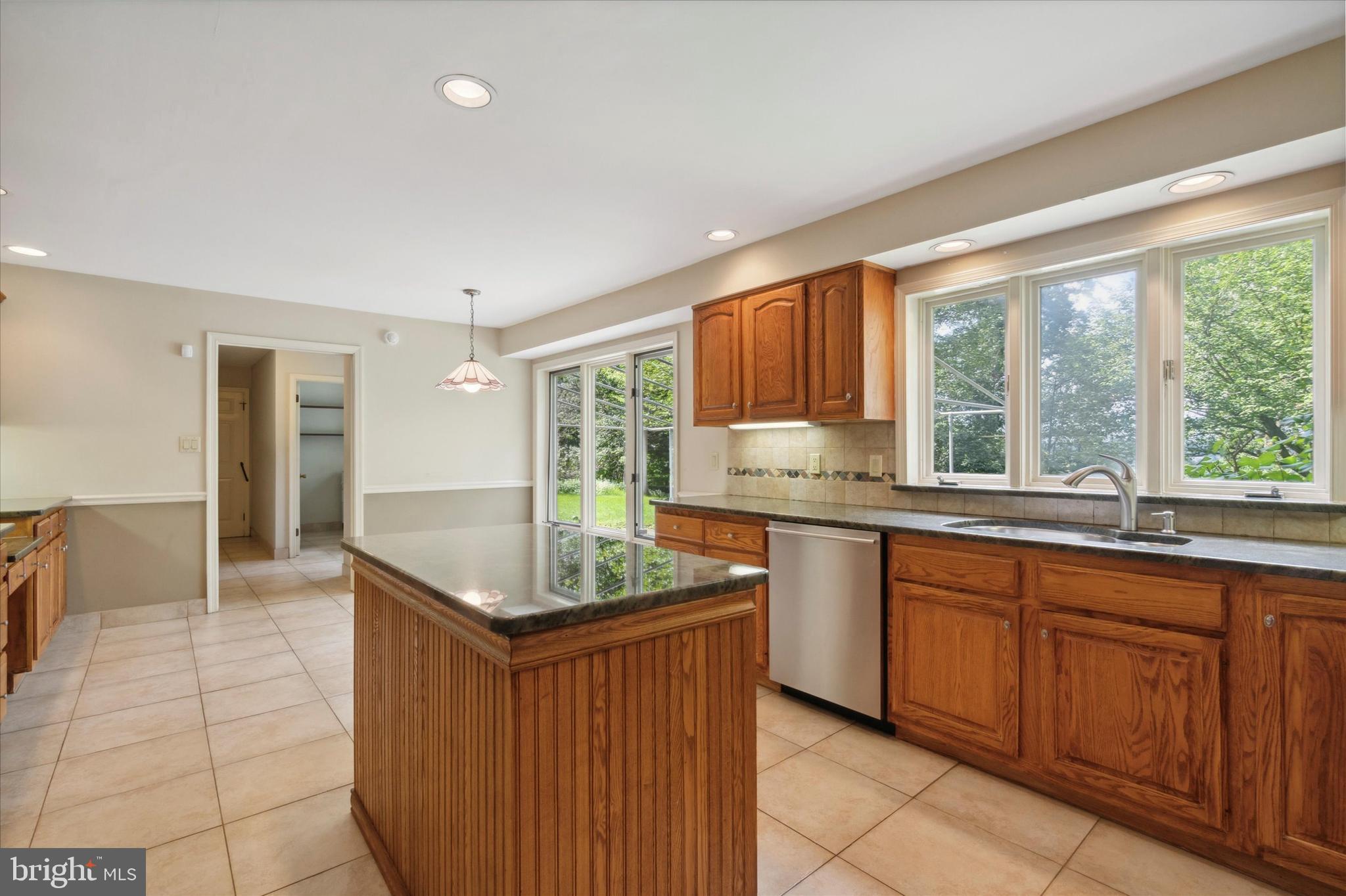 GLADWYNE - Residential