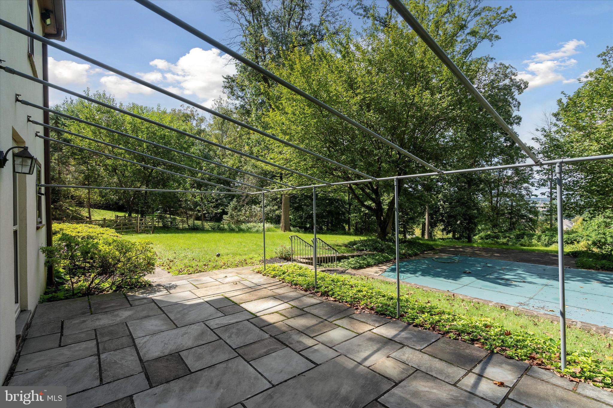 GLADWYNE - Residential