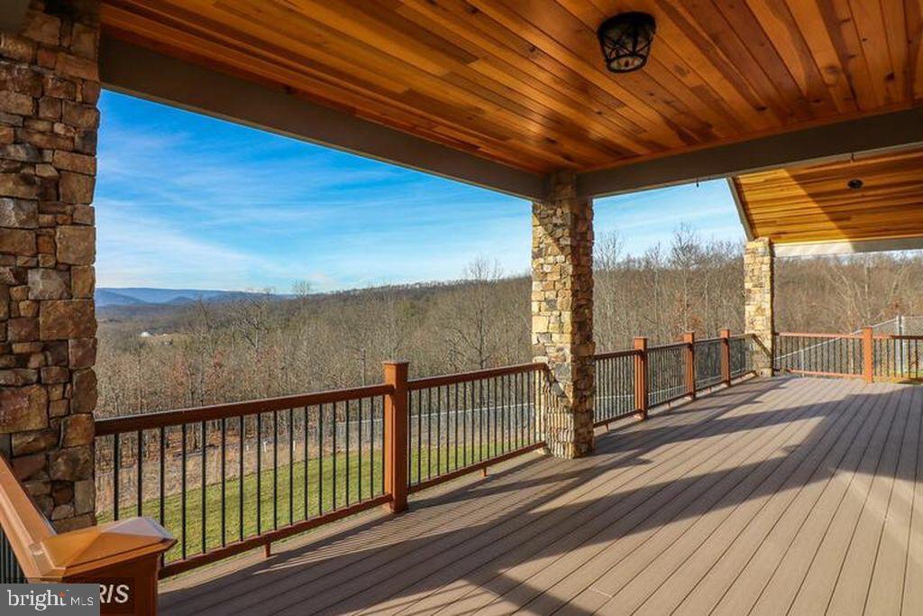 OAKPOINTE - Residential