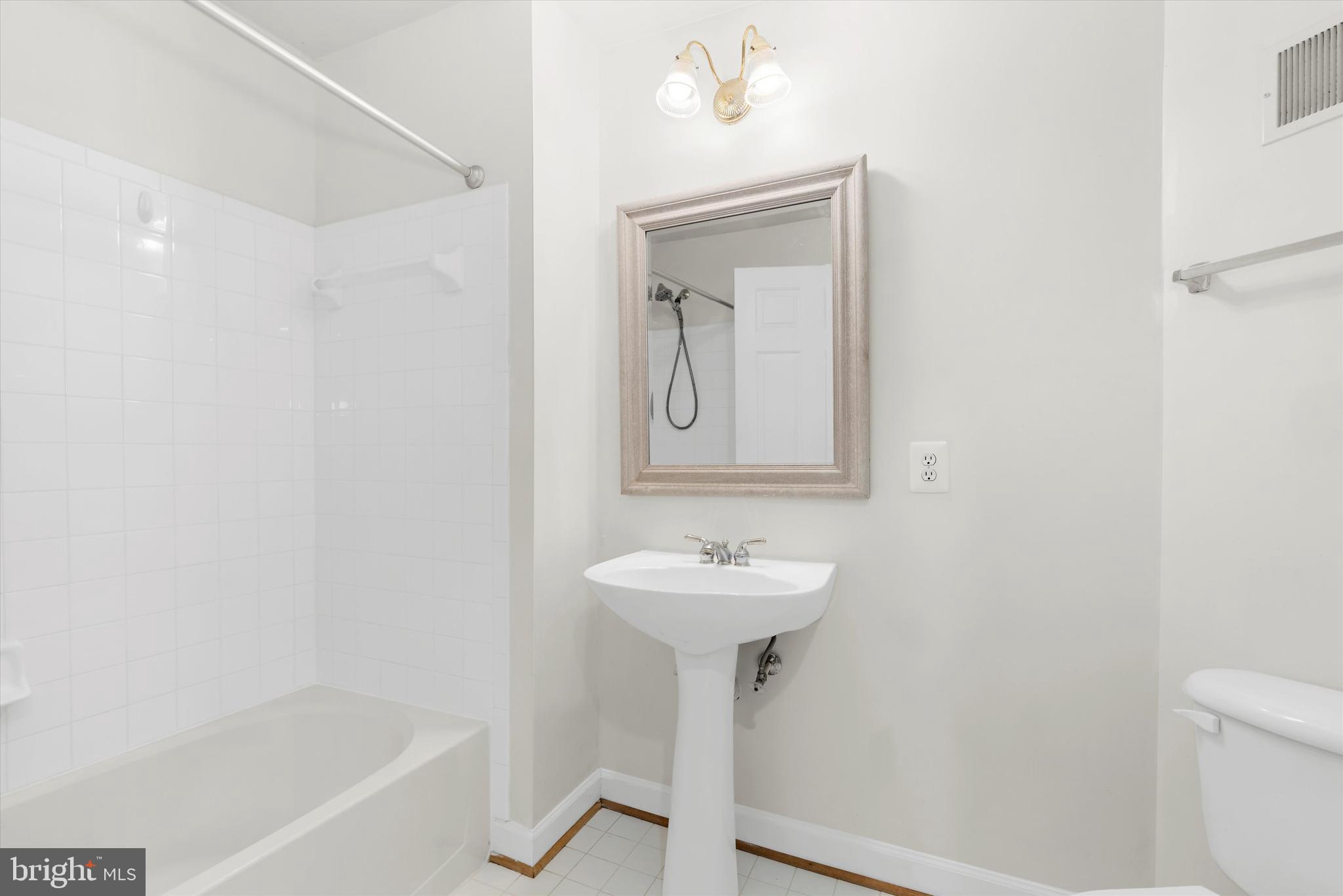 POTOMAC CHASE - Residential