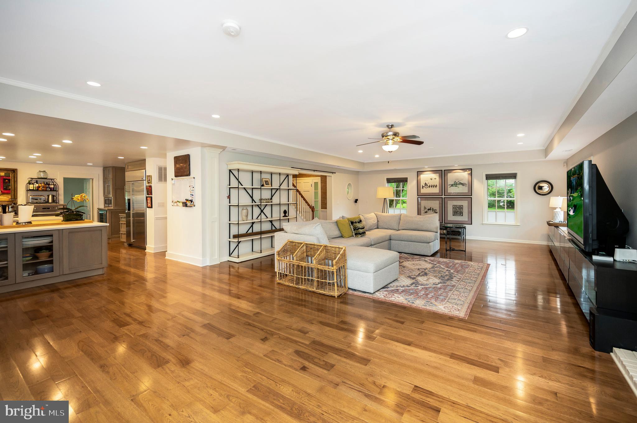 313 INGLESIDE DRIVE