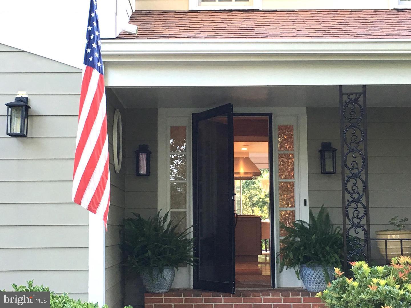 313 INGLESIDE DRIVE